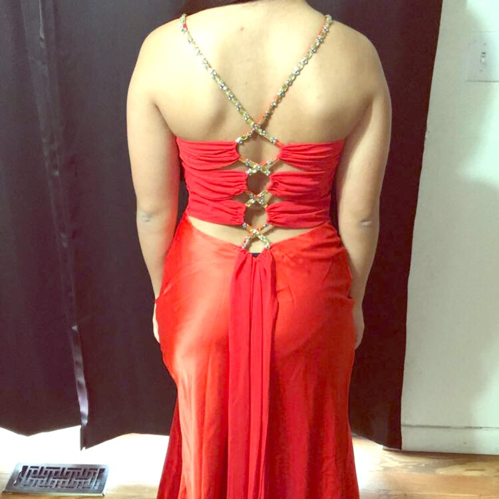 Gorgeous red dress!